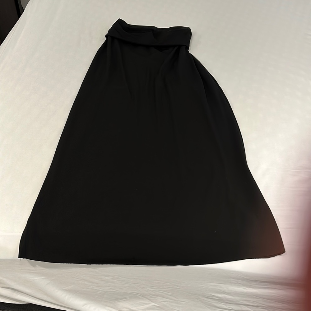 Planet fold over waist band flowy skirt. Can also be worn as a tube top dress.
